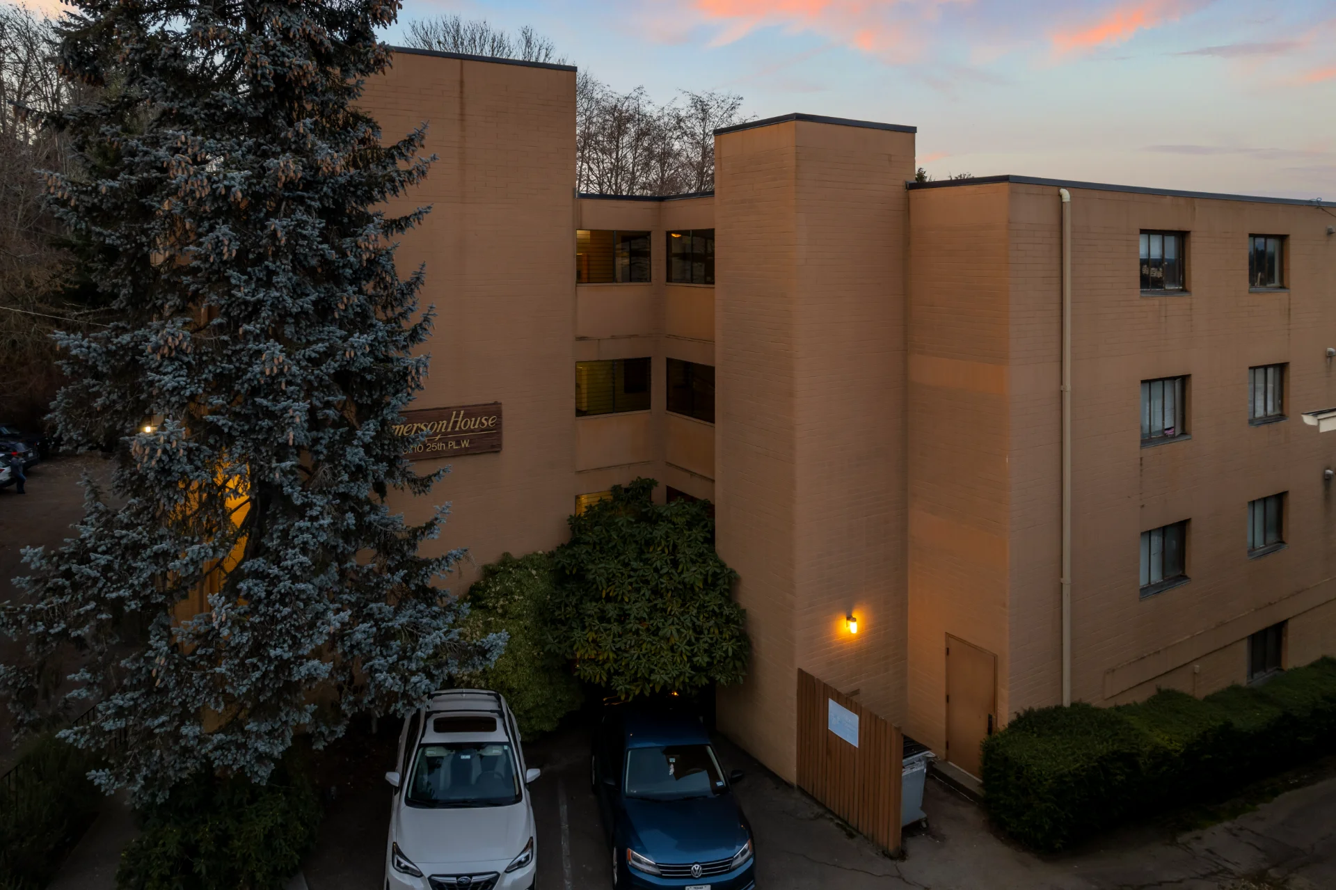 3710 25th Pl W, Seattle, WA 98199